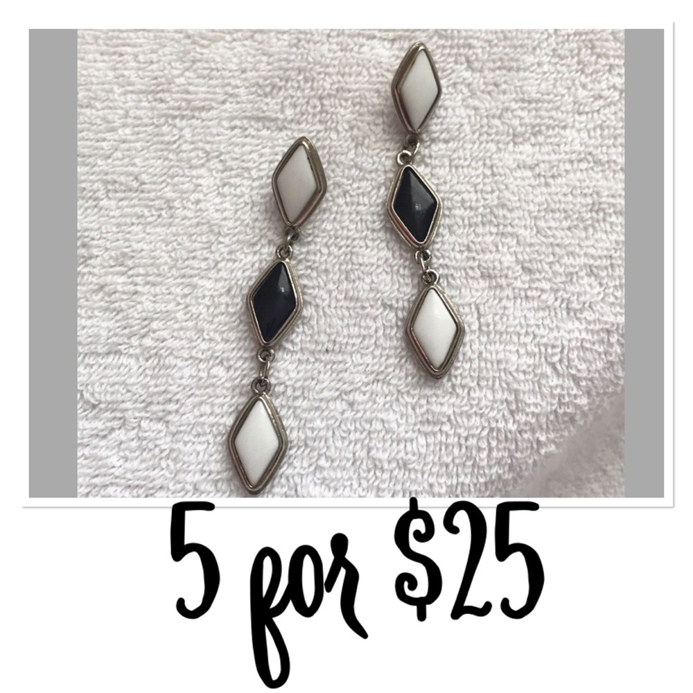 🚨CLOSET CLOSING🚨 Black/White Diamond Shaped Retro Dangle Earrings